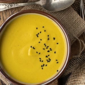 anti-inflammatory cauliflower soup in bowl