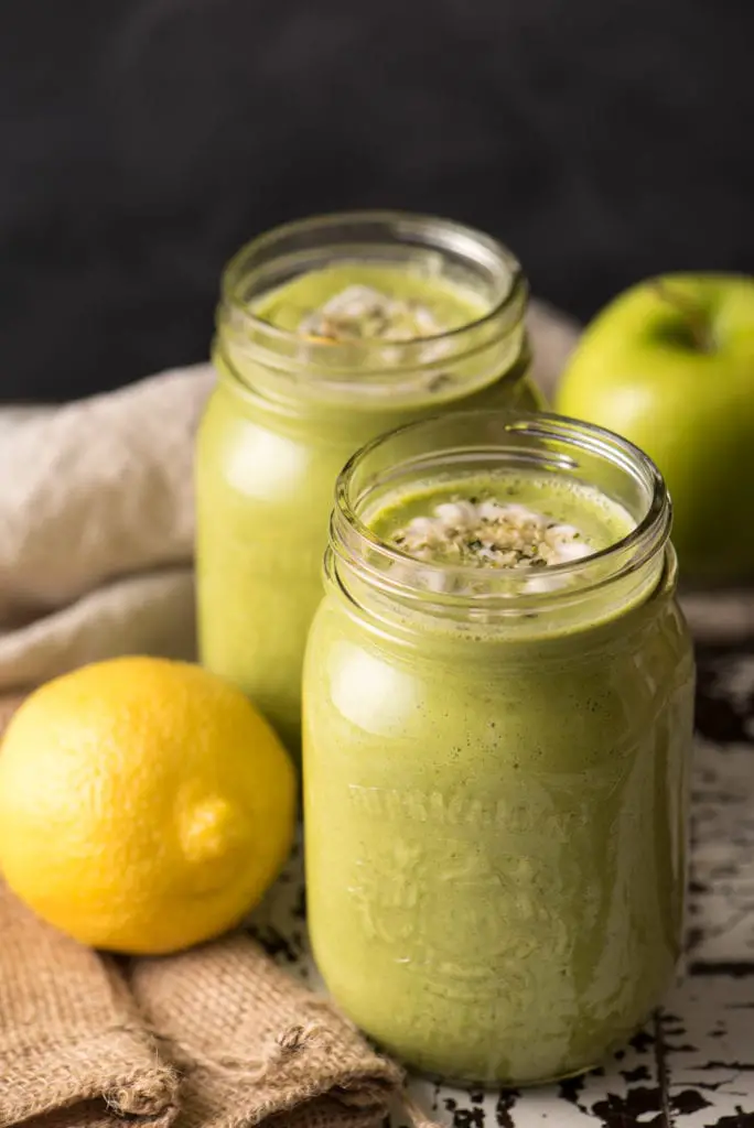 apple ginger smoothie in jars