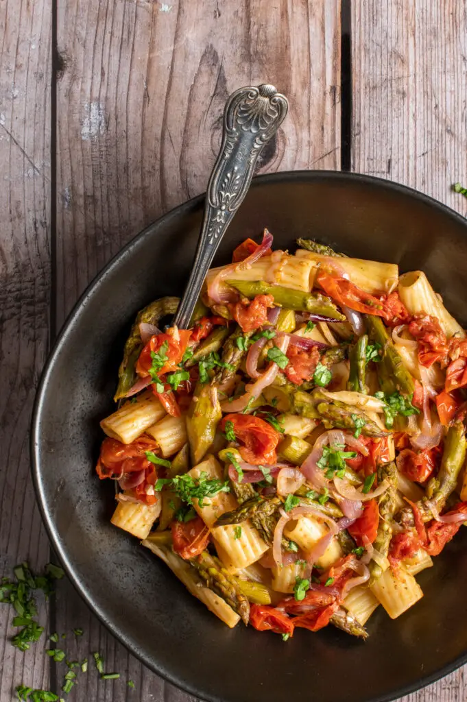 simple asparagus rigatoni in black bowl