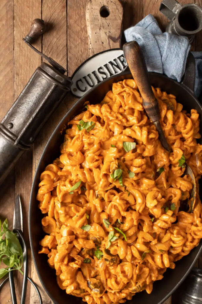 creamy roasted red pepper pasta in iron griddle